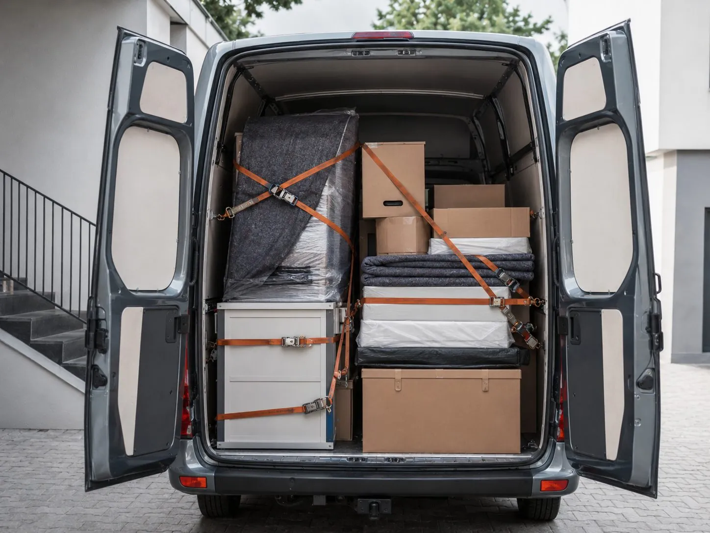 Sauber gesicherte Ladung im Transporter